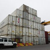 landy im hafen von walvis bay.